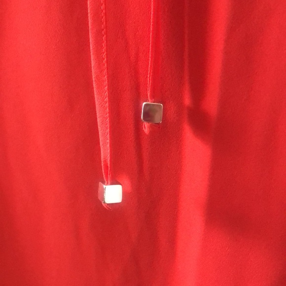 Beautiful red blouse! - Picture 2 of 5